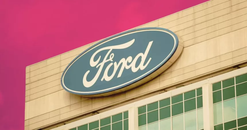 Ford anuncia produção de motores na Índia. Entenda o que se sabe até agora e as possíveis implicações para a estratégia global da montadora.